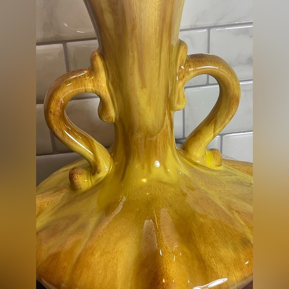 Vintage MCM Blue Mountain Pottery 2 Handle Vase Glossy Yellow & Brown Glaze - Picture 4 of 16